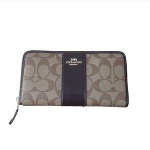 Coach Accordion Zip Wallet in Signature Canvas